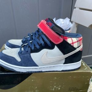 Nike Dunk Mid Premium SB